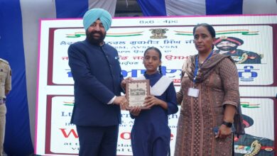 पैतृक गांव पहुंचे राज्यपाल गुरमीत सिंह, बच्चों को दिए बड़े सपने देखने का संदेश