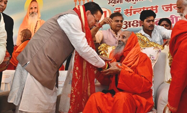 वानप्रस्थ आश्रम में आयोजित श्रीमद्भागवत कथा में पहुंचे मुख्यमंत्री पुष्कर सिंह धामी