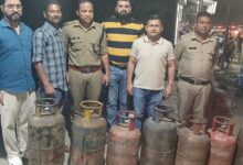 डीएम के निर्देशन में आज देर शाम काली बस्ती सहस्त्रधारा रोड पर छापेमारी; 7 सिलेंडर जब्त