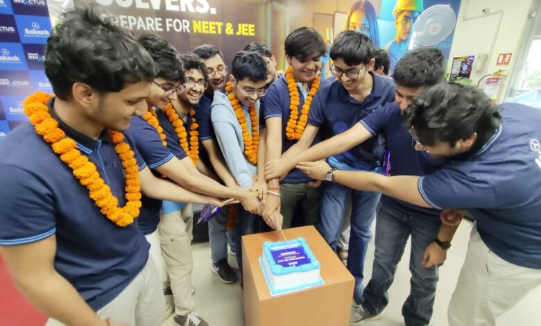 आकाश एजुकेशनल सर्विसेज लिमिटेड (एईएसएल), देहरादून ने जेईई मेन 2026 में शानदार प्रदर्शन किया; 12 स्टूडेंट्स ने बेहतरीन रिज़ल्ट दिए, प्रक्षल जैन 99.86 पर्सेंटाइल के साथ टॉप स्कोरर बने