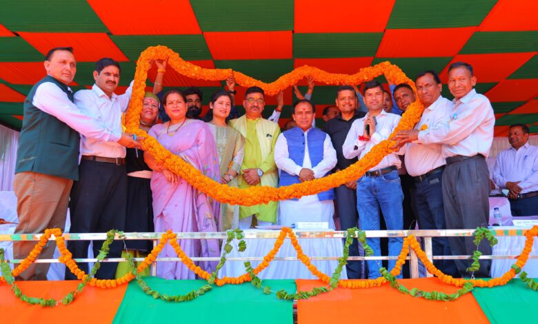 युवा राष्ट्रहित के लिए सदैव खड़े रहें: डॉ. धन सिंह रावत*