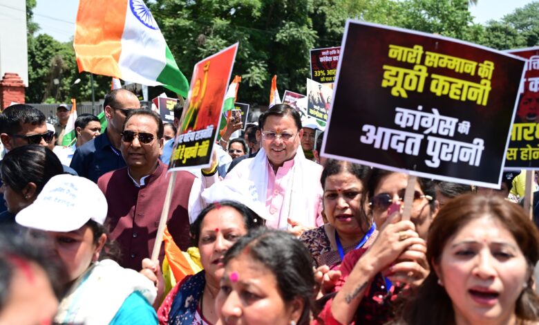 देहरादून में महिला जन आक्रोश रैली: सीएम धामी ने नारी शक्ति के अधिकारों की उठाई आवाज, पदयात्रा में हजारों महिलाओं की भागीदारी