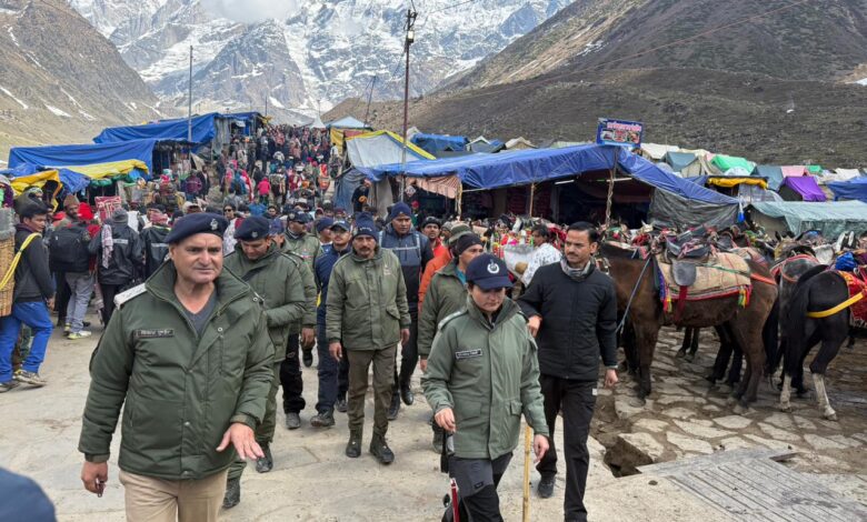 केदारनाथ यात्रा मार्ग पर एसपी रुद्रप्रयाग का पैदल निरीक्षण, सुरक्षा व व्यवस्थाओं को परखा