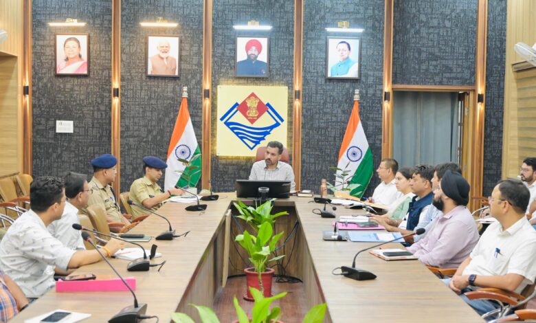 यातायात सुधार एवं पार्किंग व्यवस्था को लेकर डीएम सख्त, माइक्रो लेवल प्लान तैयार कर कार्यों में तेजी लाने के निर्देश