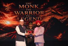 महावीर चक्र विजेता कर्नल सोनम वांगचुक की वीरगाथा पर आधारित नाट्य प्रस्तुति में शामिल हुए राज्यपाल