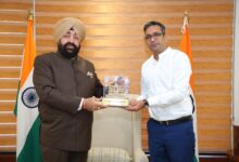राज्यपाल के समक्ष ऊर्जा संरक्षण और डेटा आधारित विद्युत प्रबंधन पर प्रस्तुतीकरण