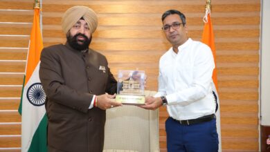 राज्यपाल के समक्ष ऊर्जा संरक्षण और डेटा आधारित विद्युत प्रबंधन पर प्रस्तुतीकरण