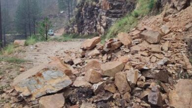 भारी बारिश के चलते कई सड़कें बदहाल,हाईवे बंद,चीन सीमा का संपर्क कटा
