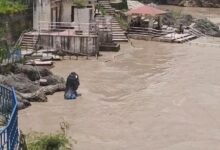 अलकनंदा में आई बाढ़ में हुई शिव मूर्ति जलमग्न,सभी घाट पानी में समाए