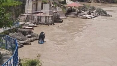 अलकनंदा में आई बाढ़ में हुई शिव मूर्ति जलमग्न,सभी घाट पानी में समाए