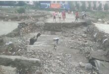 शनिवार देर रात तेज बारिश से नंदा चौकी में बना अस्थायी पुलिस क्षतिग्रस्त