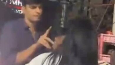 देर रात नशे मे धुत युवती ने किया हंगामा,पुलिस से भी की अभद्रता