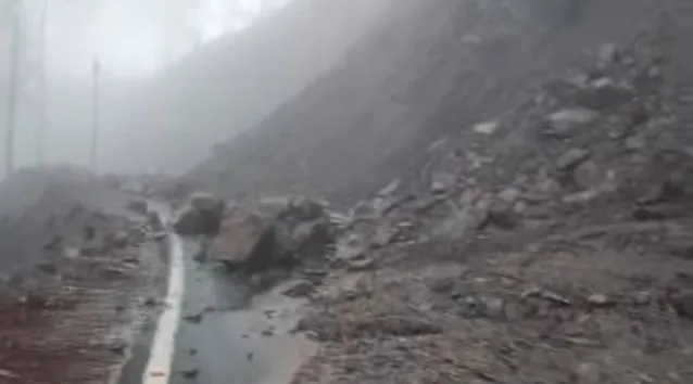 बारिश का कहर, 10 ग्रामीण सड़कें बंद बारिश का कहर, 10 ग्रामीण सड़कें बंद