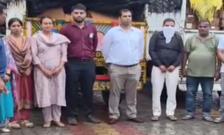 नकली दवा फैक्ट्री का भंडाफोड़, लाखों की नकली दवाइयां बरामद नकली दवा फैक्ट्री का भंडाफोड़, लाखों की नकली दवाइयां बरामद
