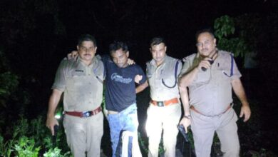 पुलिस मुठभेड़ में एक बदमाश घायल, दूसरा फरार महिला के साथ दुष्कर्म कर हत्या करने का आरोपी है घायल बदमाश