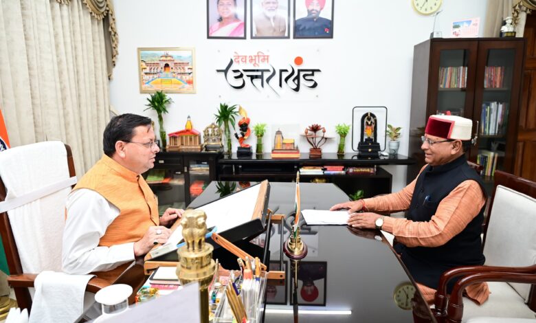 मुख्यमंत्री धामी से कैबिनेट मंत्री खजान दास की शिष्टाचार भेंट मुख्यमंत्री धामी से कैबिनेट मंत्री खजान दास की शिष्टाचार भेंट