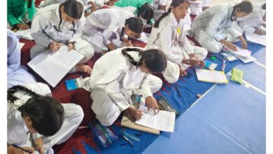 पीढ़ियों का कारवां’ में दिख रहा नई और पुरानी पीढ़ी का संगम