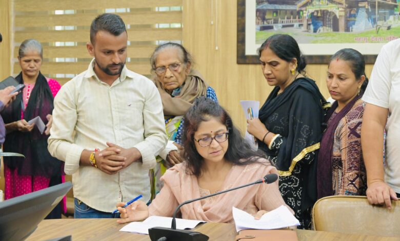 सरकारी भूमि पर कब्जे और प्लॉटिंग की शिकायत पर जांच के निर्देश, जन समाधान दिवस में 137 से अधिक फरियाद