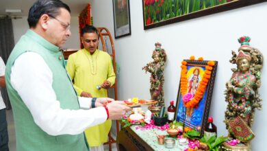 मुख्यमंत्री पुष्कर सिंह धामी ने आयुर्वेद दिवस के पर भगवान धन्वन्तरि की पूजा-अर्चना कर प्रदेशवासियों के आरोग्य, सुख-समृद्धि एवं खुशहाली की कामना की